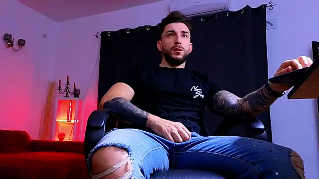 Snapshot of MightyAaron66 chatting on November 27, 2025, 4:46 am MightyAaron66 online show from November 27, 2025, 4:46 am