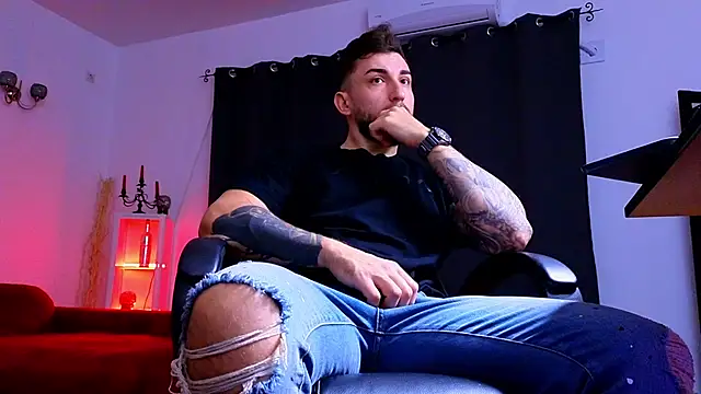 Snapshot of MightyAaron66 chatting on October 25, 2025, 4:22 am MightyAaron66 online show from October 25, 2025, 4:22 am