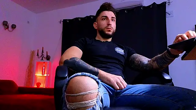 Snapshot of MightyAaron66 chatting on November 7, 2025, 3:44 am MightyAaron66 online show from November 7, 2025, 3:44 am