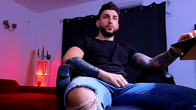 Snapshot of MightyAaron66 chatting on November 19, 2025, 4:01 am MightyAaron66 online show from November 19, 2025, 4:01 am