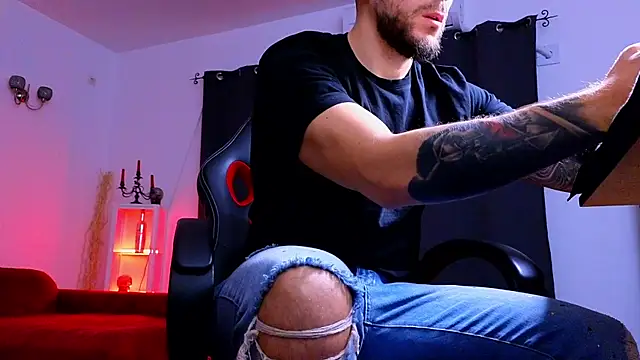 Snapshot of MightyAaron66 chatting on October 27, 2025, 4:35 am MightyAaron66 online show from October 27, 2025, 4:35 am