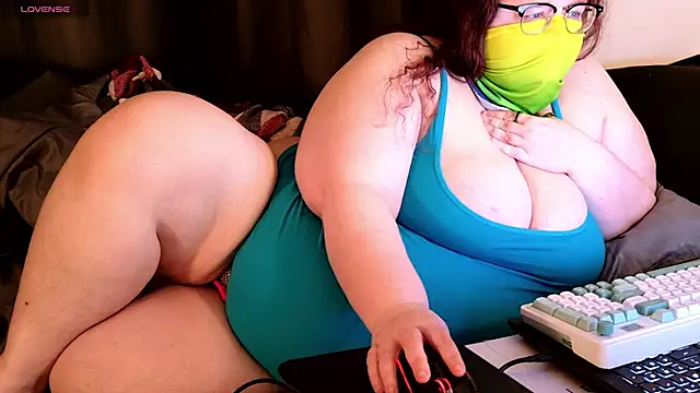 Snapshot of DoubleCherryBombXO chatting on October 25, 2025, 6:34 am DoubleCherryBombXO online show from October 25, 2025, 6:34 am