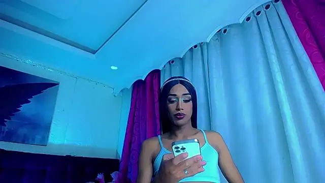 Snapshot of NahomiCamper chatting on November 2, 2025, 10:37 pm NahomiCamper online show from November 2, 2025, 10:37 pm