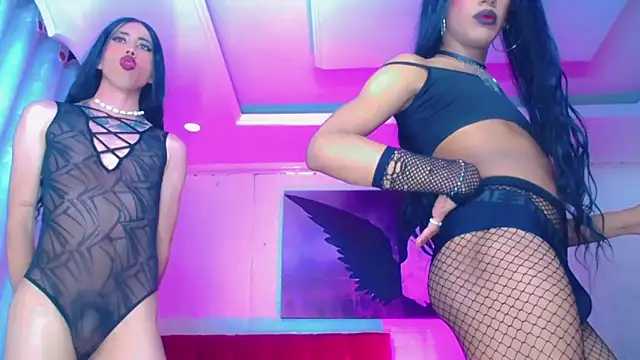 Snapshot of NahomiCamper chatting on November 18, 2025, 3:21 am NahomiCamper online show from November 18, 2025, 3:21 am