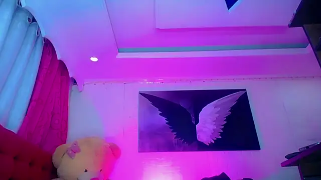 NahomiCamper online show from December 18, 2025, 2:32 pm