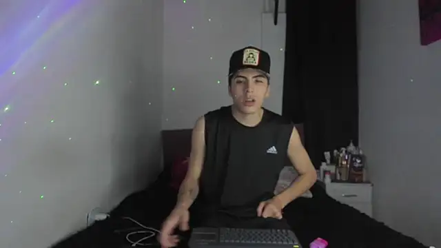 Snapshot of HeellBoy_ chatting on April 30, 2026, 5:58 am HeellBoy online show from April 30, 2026, 5:58 am