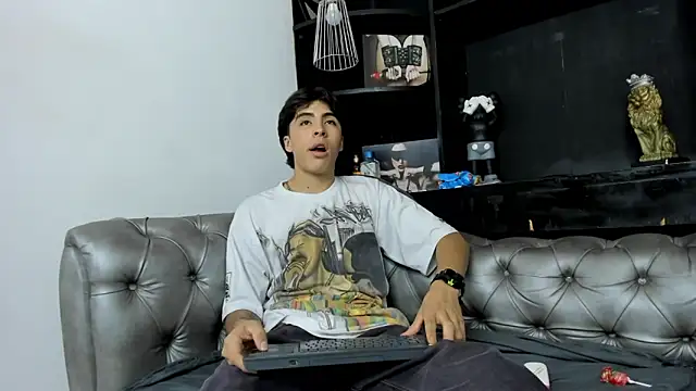 HeellBoy  online show from November 10, 2025, 8:03 pm