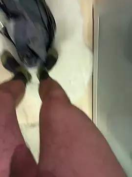 Snapshot of rundum40 chatting on December 23, 2024, 4:06 pm rundum40 online show from December 23, 2024, 4:06 pm