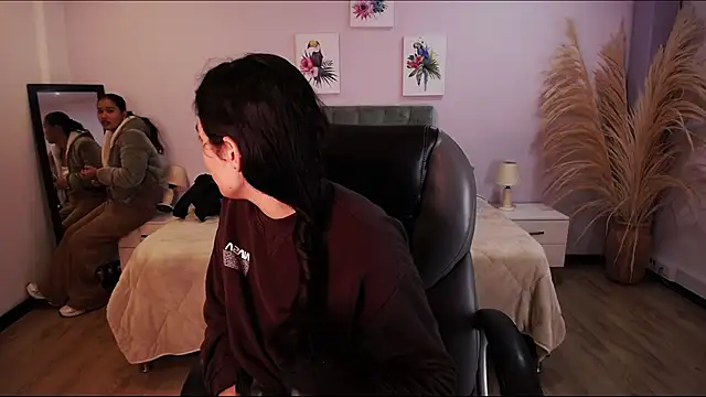 Icysweetcam online show from November 29, 2025, 10:37 am