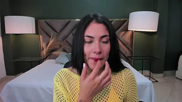 Mia Elowen online show from March 7, 2025, 9:06 pm