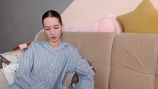 AmbrielHailey online show from April 19, 2026, 7:05 pm