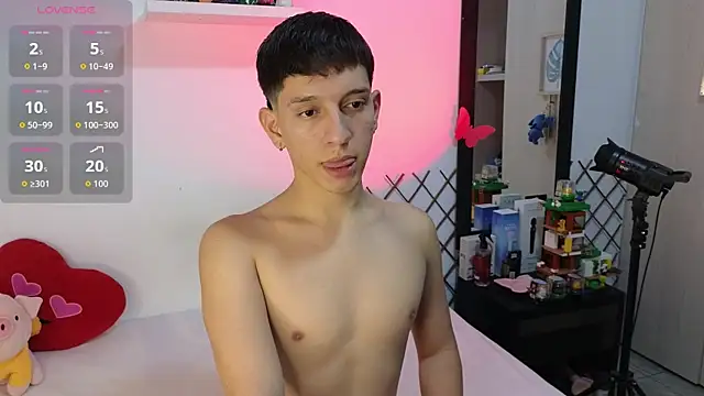 milky  boy  online show from December 2, 2025, 4:36 am