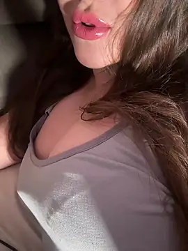 Snapshot of Elinatiranda chatting on July 12, 2026, 10:54 pm Elinatiranda online show from July 12, 2026, 10:54 pm
