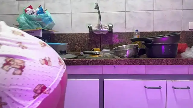 Elinatiranda online show from April 14, 2026, 10:04 pm