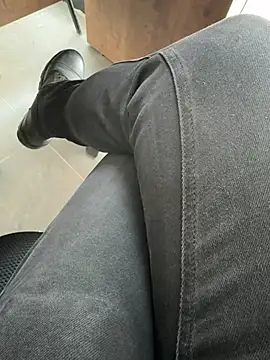 homidor online show from February 6, 2025, 1:43 pm