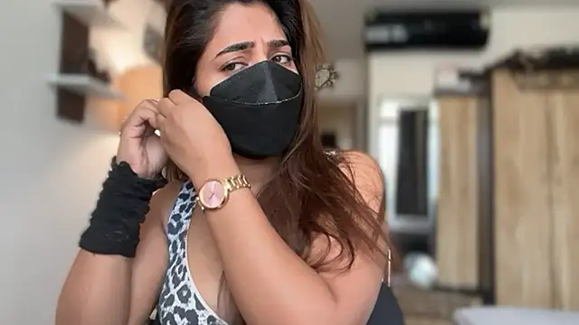 Hotty-Sana online show from April 19, 2026, 5:52 am