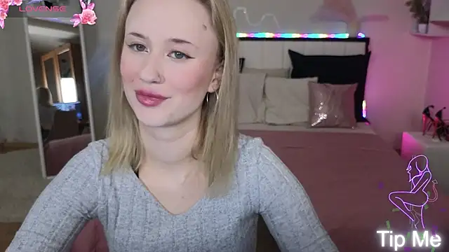 SashaBrooks online show from November 17, 2025, 2:10 pm