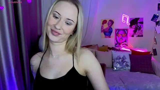 SashaBrooks online show from April 6, 2026, 2:18 pm