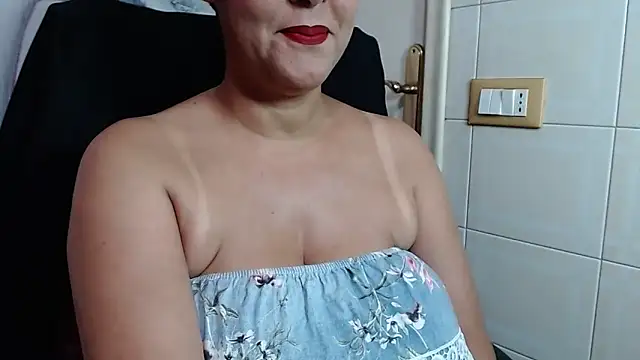 Snapshot of Foxlady2271 chatting on May 22, 2026, 10:08 pm Foxlady2271 online show from May 22, 2026, 10:08 pm