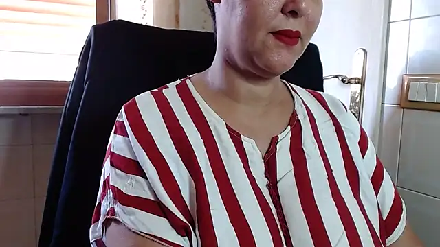 Snapshot of Foxlady2271 chatting on May 27, 2026, 8:54 am Foxlady2271 online show from May 27, 2026, 8:54 am