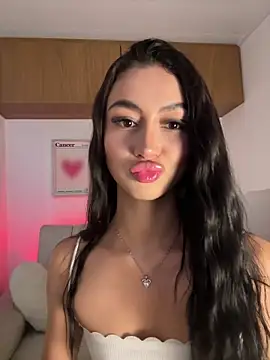 Snapshot of maddy_bronw_ chatting on November 25, 2025, 10:32 pm maddy bronw online show from November 25, 2025, 10:32 pm