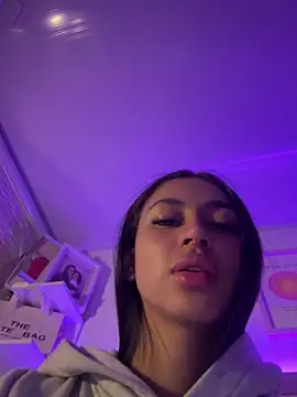 Snapshot of maddy_bronw_ chatting on November 14, 2025, 10:35 pm maddy bronw online show from November 14, 2025, 10:35 pm