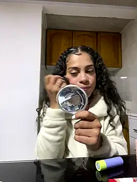 Snapshot of NINA_18_YEARS chatting on October 28, 2025, 12:44 am NINA 18 YEARS online show from October 28, 2025, 12:44 am