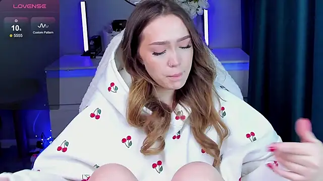 Evia r0se online show from November 12, 2025, 9:57 am