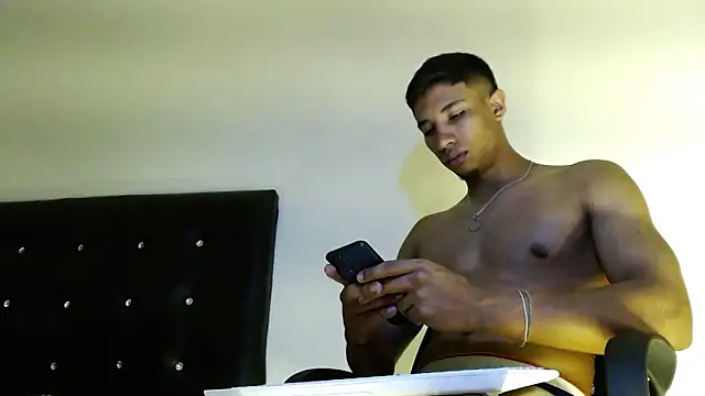 Snapshot of JacksonCooper1 chatting on January 22, 2025, 9:35 am JacksonCooper1 online show from January 22, 2025, 9:35 am