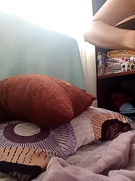 Samantha Sullivan  online show from October 23, 2025, 12:04 pm