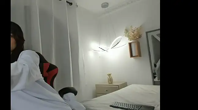 Snapshot of mia_and_masterboy chatting on January 17, 2025, 5:42 am mia and masterboy online show from January 17, 2025, 5:42 am