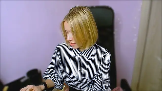 Snapshot of TaylorBre chatting on January 13, 2026, 2:10 pm TaylorBre online show from January 13, 2026, 2:10 pm