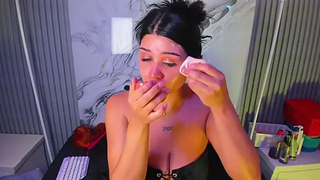 venusowen  online show from April 18, 2026, 8:31 pm