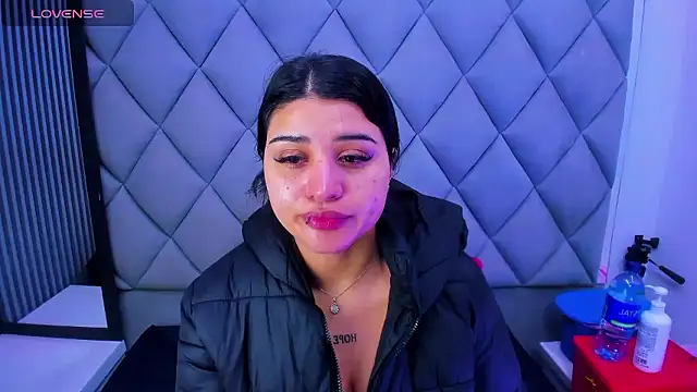 venusowen  online show from January 13, 2026, 1:04 pm