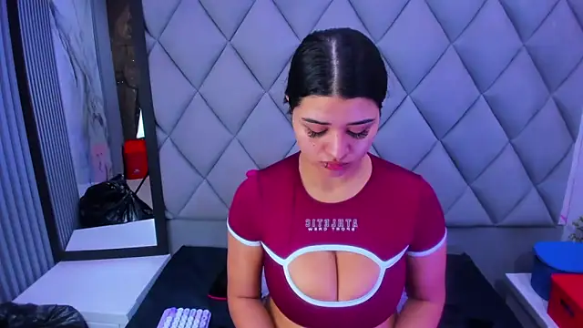 venusowen  online show from February 12, 2026, 12:05 pm