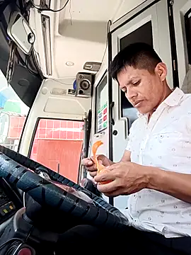 Snapshot of alexchir4 chatting on October 4, 2025, 4:08 pm alexchir4 online show from October 4, 2025, 4:08 pm