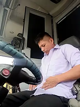 Snapshot of alexchir4 chatting on October 21, 2025, 12:37 pm alexchir4 online show from October 21, 2025, 12:37 pm