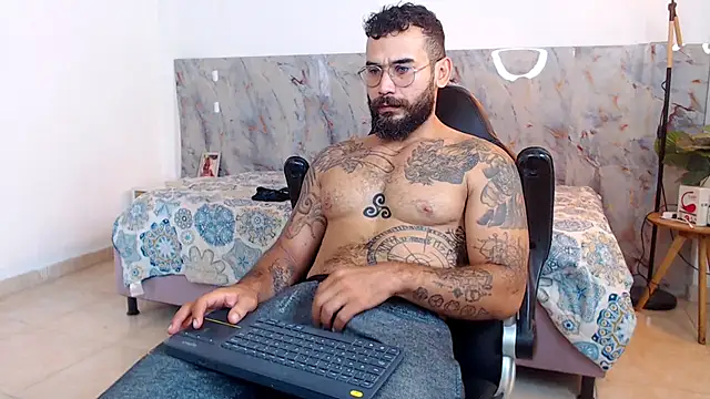 Snapshot of hanz_col chatting on November 30, 2025, 11:44 am hanz col online show from November 30, 2025, 11:44 am