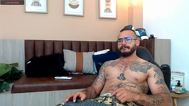 Snapshot of hanz_col chatting on March 11, 2025, 10:29 am hanz col online show from March 11, 2025, 10:29 am