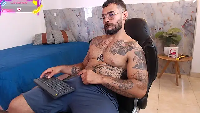 Snapshot of hanz_col chatting on October 24, 2025, 2:05 pm hanz col online show from October 24, 2025, 2:05 pm