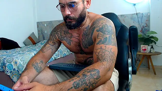 Snapshot of hanz_col chatting on November 15, 2025, 4:49 am hanz col online show from November 15, 2025, 4:49 am