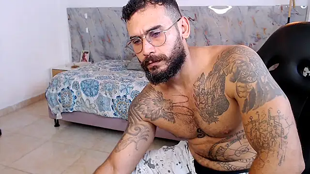 Snapshot of hanz_col chatting on November 24, 2025, 12:43 am hanz col online show from November 24, 2025, 12:43 am