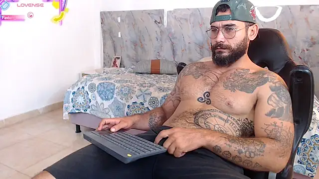 Snapshot of hanz_col chatting on December 4, 2025, 7:02 pm hanz col online show from December 4, 2025, 7:02 pm