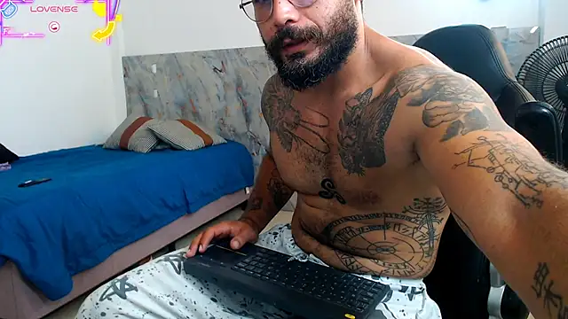 Snapshot of hanz_col chatting on November 8, 2025, 10:30 am hanz col online show from November 8, 2025, 10:30 am