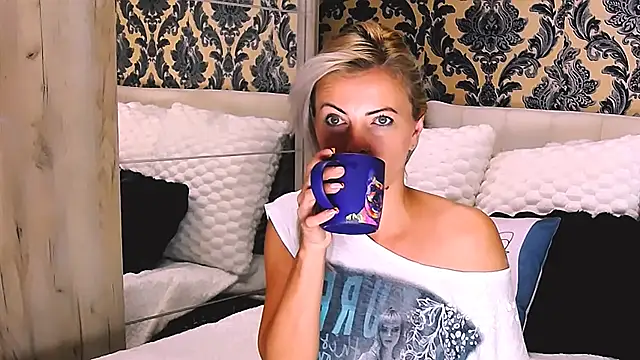 Snapshot of Aly_girl1 chatting on September 9, 2025, 6:23 am Aly girl1 online show from September 9, 2025, 6:23 am