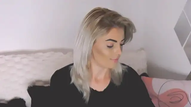 Snapshot of Aly_girl1 chatting on November 1, 2025, 11:04 am Aly girl1 online show from November 1, 2025, 11:04 am