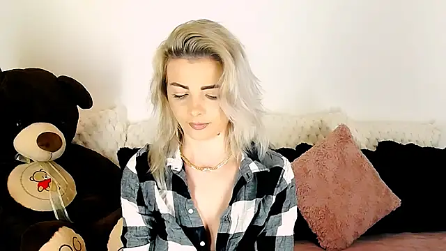 Aly girl1 online show from January 18, 2026, 1:36 pm