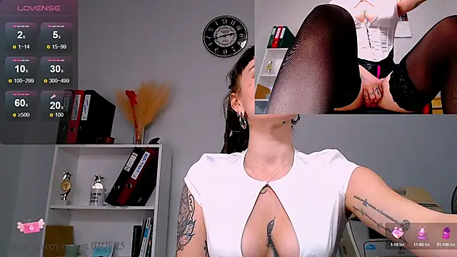 Snapshot of FoxRineHelen chatting on February 28, 2025, 2:20 pm FoxRineHelen online show from February 28, 2025, 2:20 pm