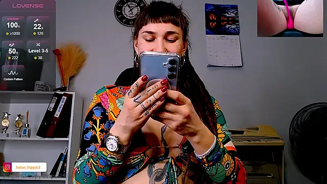 Snapshot of FoxRineHelen chatting on March 6, 2025, 5:54 pm FoxRineHelen online show from March 6, 2025, 5:54 pm