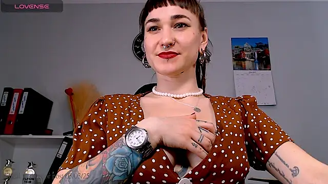 Snapshot of FoxRineHelen chatting on March 3, 2025, 1:01 pm FoxRineHelen online show from March 3, 2025, 1:01 pm